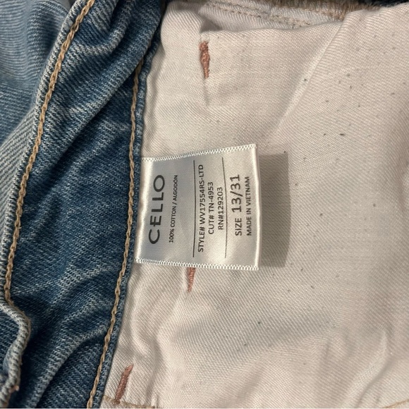 Cello Highly Distressed Blue Jeans 13/31 Frayed 5 Button Fly Crotch Solid - Picture 6 of 8